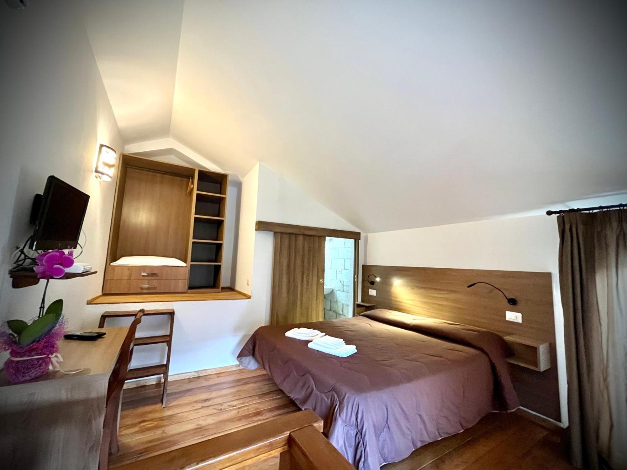 Hotel Pinguino ペスカッセーロリ エクステリア 写真