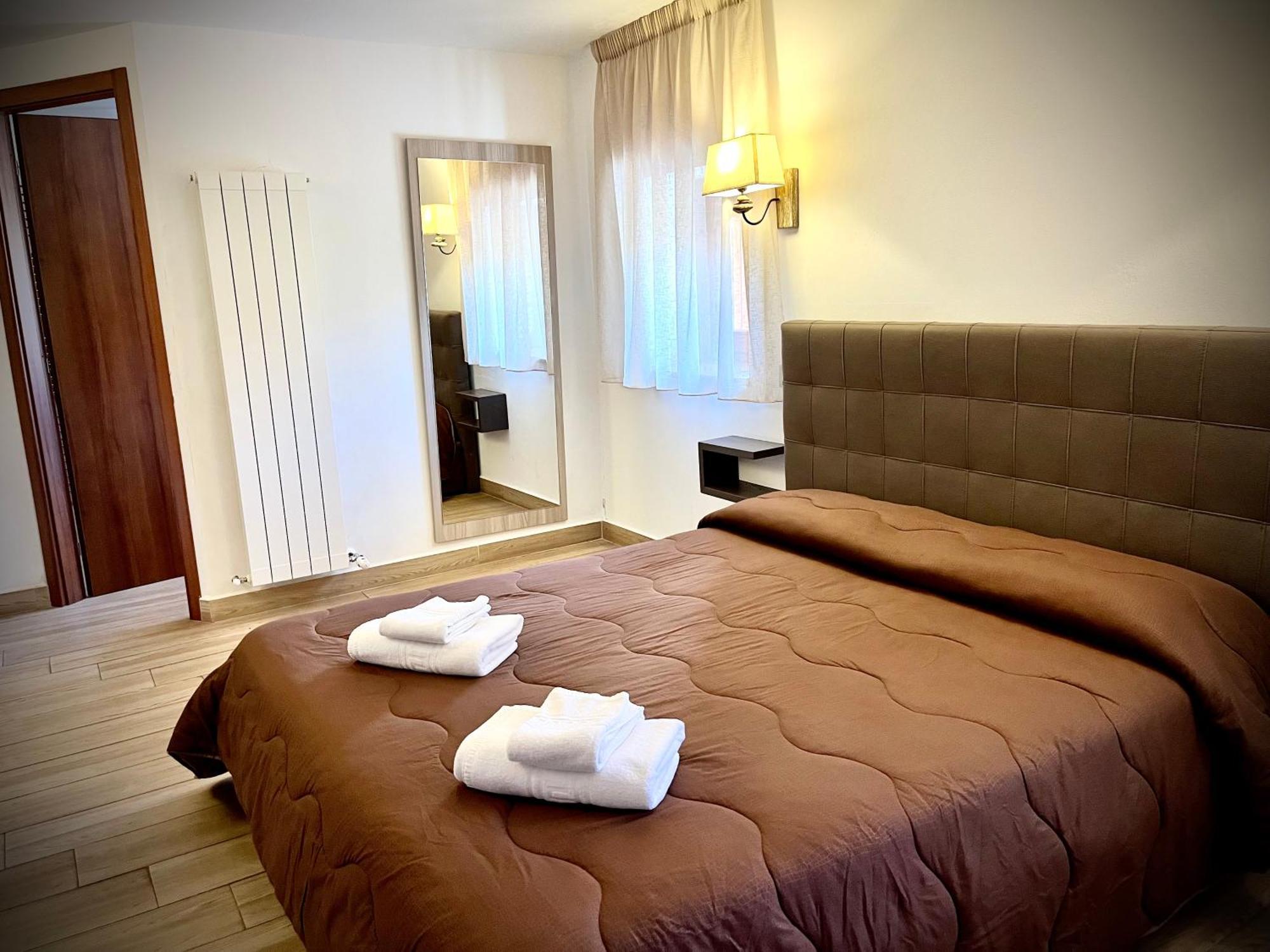 Hotel Pinguino ペスカッセーロリ エクステリア 写真