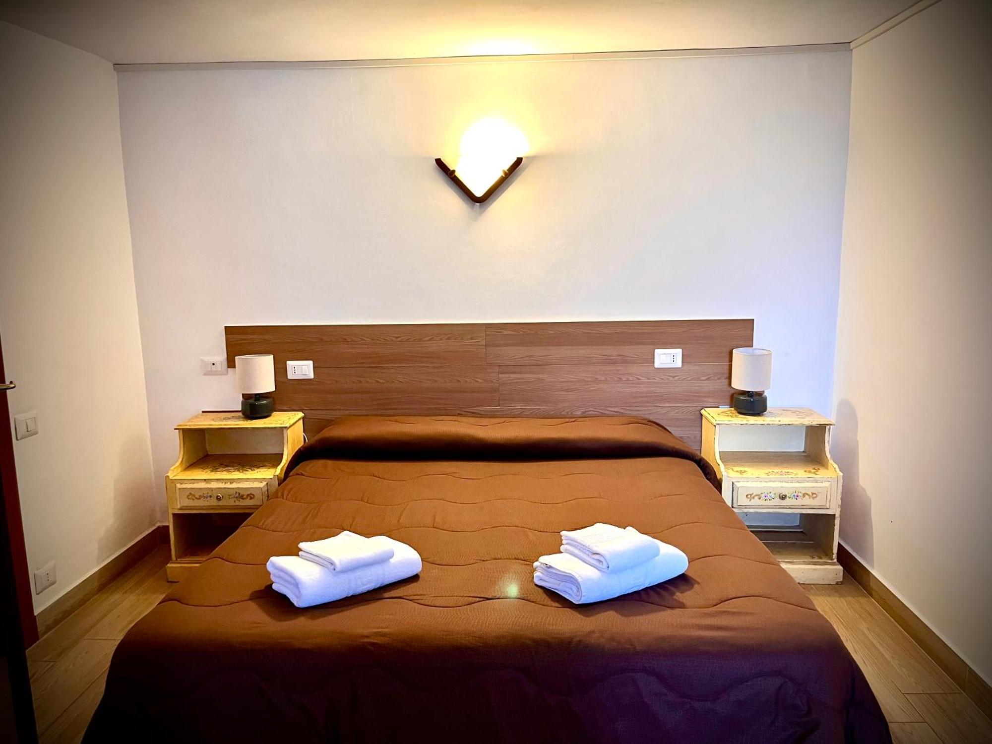 Hotel Pinguino ペスカッセーロリ エクステリア 写真