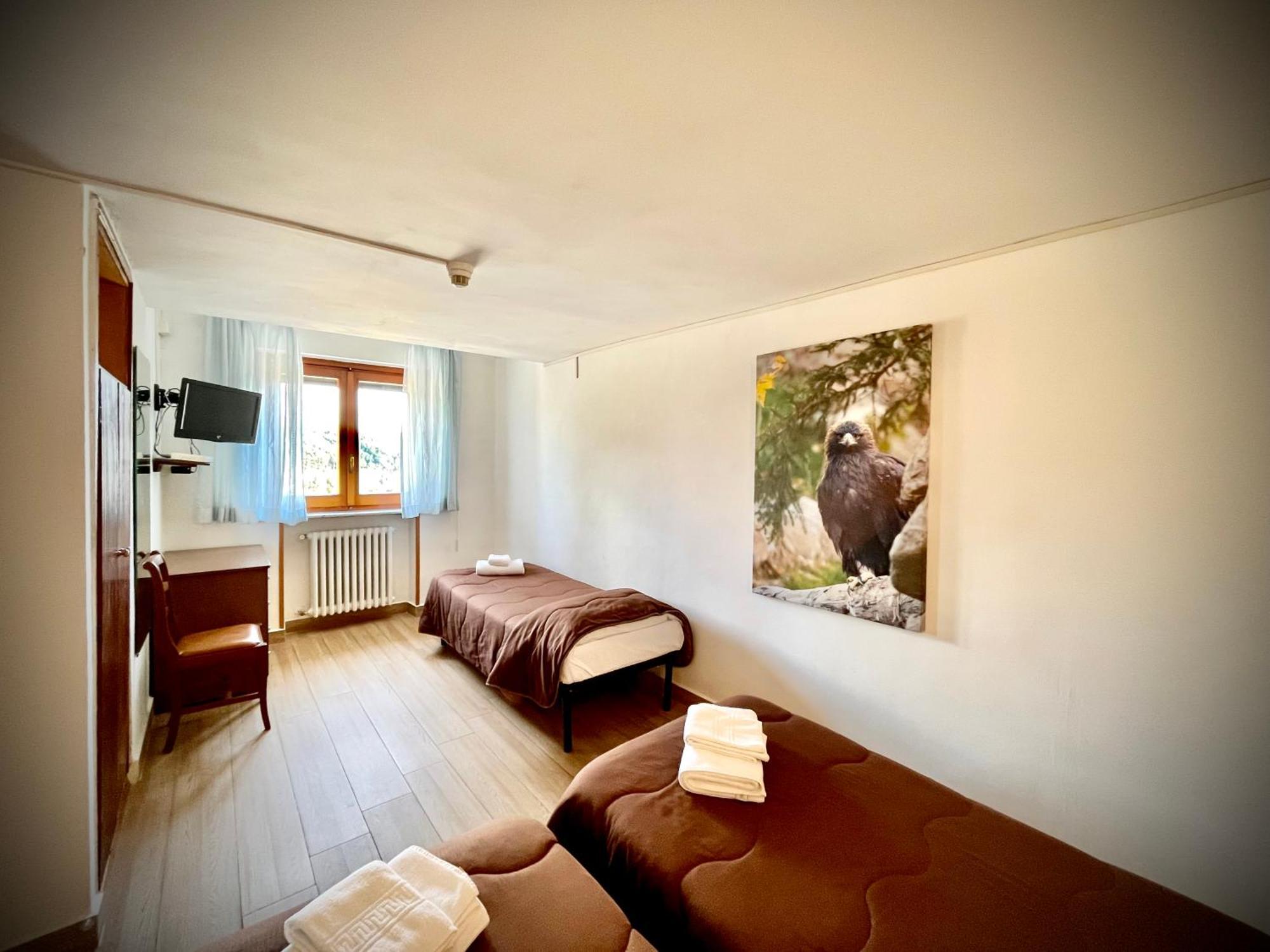 Hotel Pinguino ペスカッセーロリ エクステリア 写真
