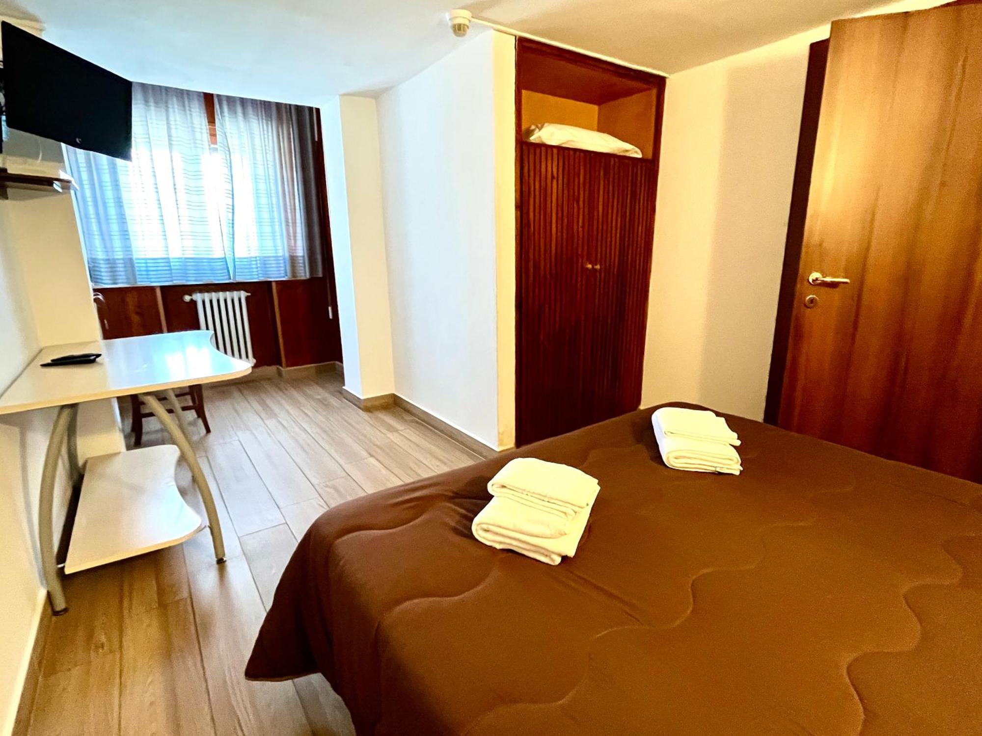 Hotel Pinguino ペスカッセーロリ エクステリア 写真