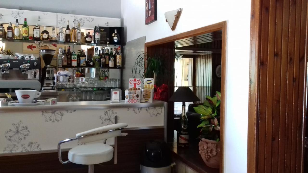 Hotel Pinguino ペスカッセーロリ エクステリア 写真